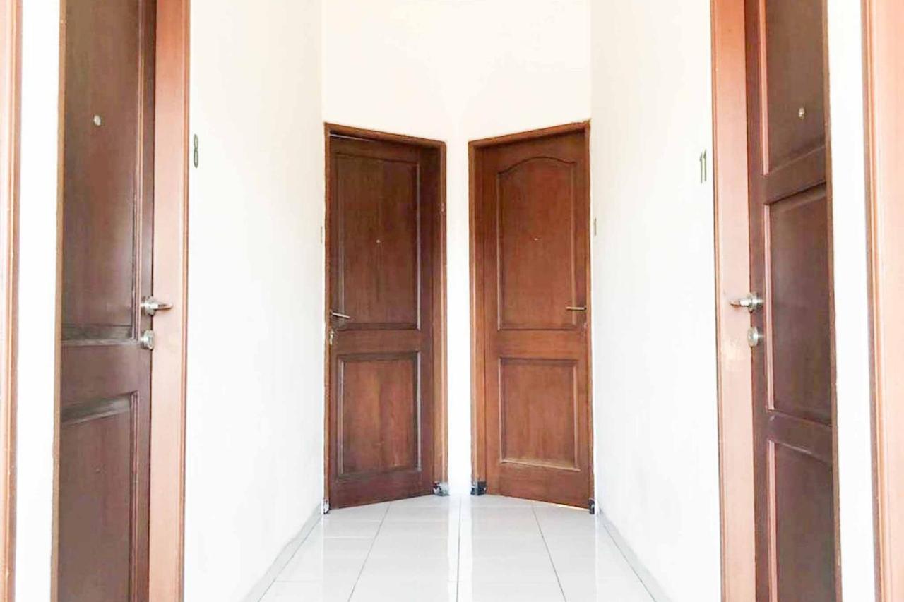 Hotel Koolkost @ Raya Ngagel Surabaya Exterior foto